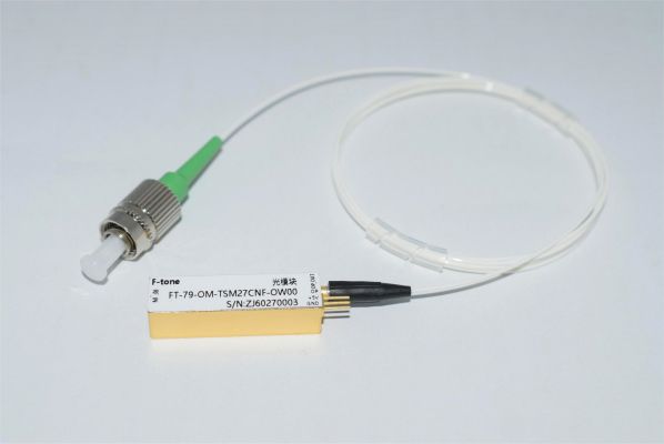 3GHz DWDM集成模拟光发？